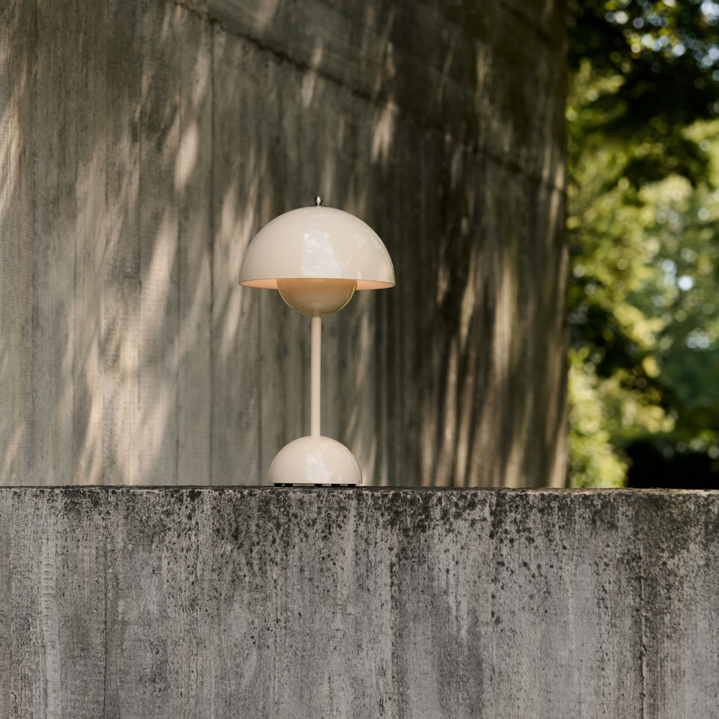 &Tradition Flowerpot VP9 Portable Lamp